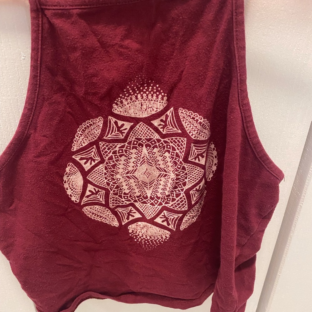 L a hearts maroon crop tank size medium